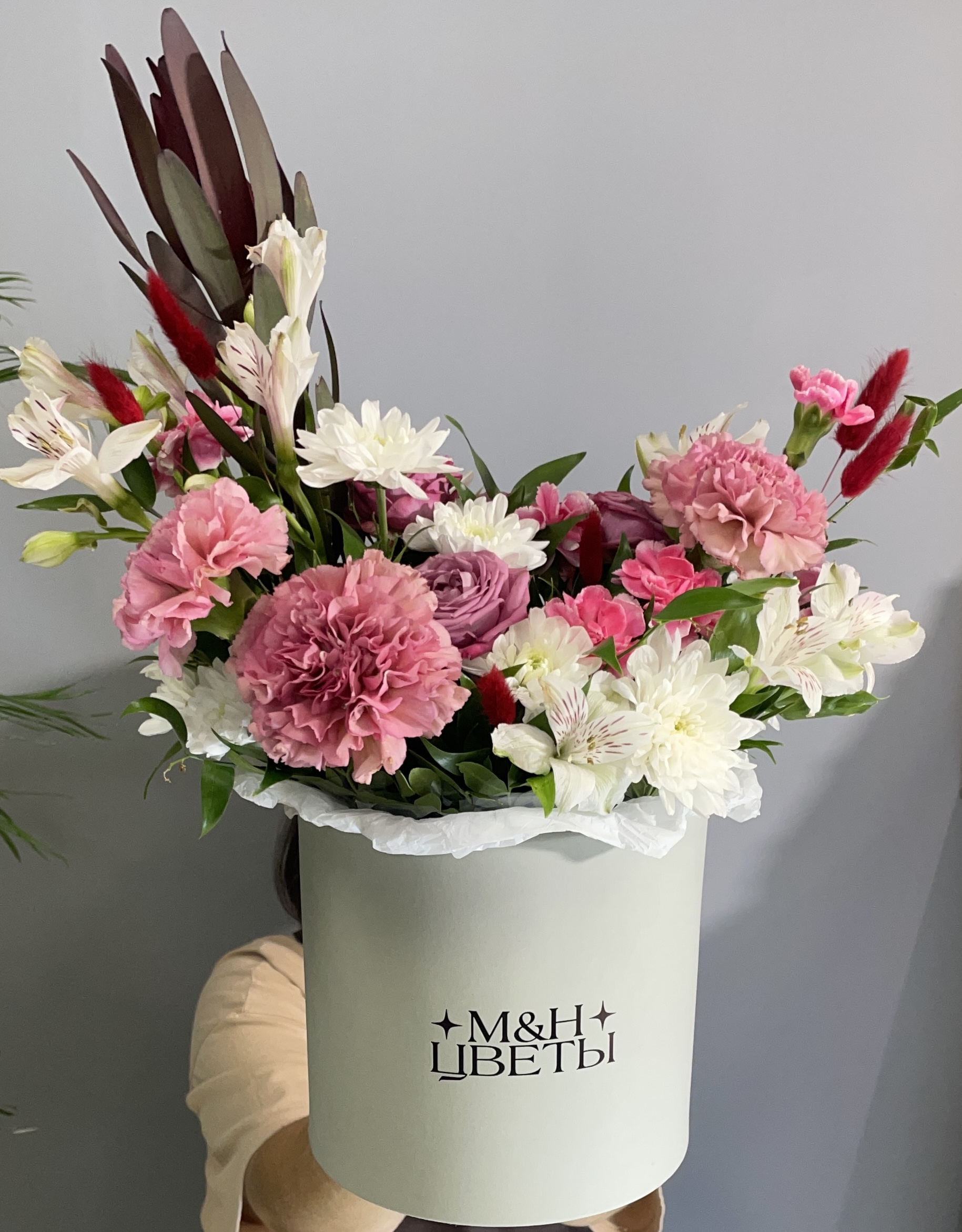 Композиция с леукадендроном